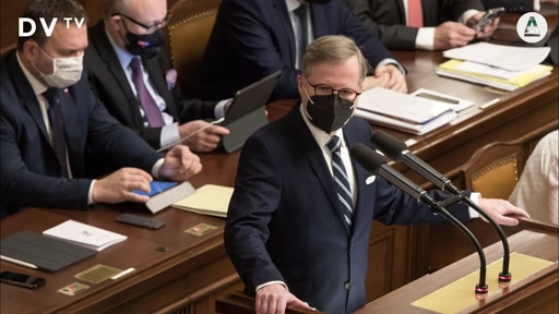 Hosty vysílání jsou politolog Lubomír Kopeček, molekulární biolog Jan Pačes, umělec Jan Dostál a herec Michal Novotný.